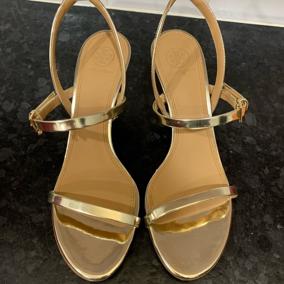 New Tory Burch Penelope gold metallic sandals 9.5 - Picture 3 of 8